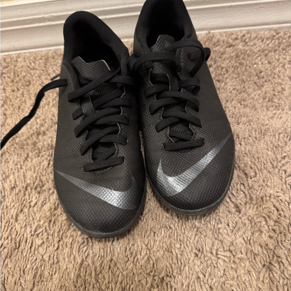 Girls Nike sneakers barely used size 1y